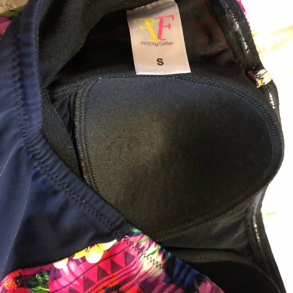 Free by Gottex strapless one piece retro bikini - Picture 3 of 3